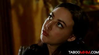 Туныктышо шкеже изача ӱдырвел кӱтучо семын, тудо яжарлана каласен кодшо школьник-влак