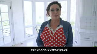 Granny Amanda Ryder Secret de la Profession Montre Son Stepgrandson de Première Main