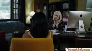 Avi Liefde net kyk na Kenzie Taylor geniet lek haar poesie