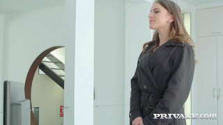 Vene Brünett Evelina Darling kannab seksikaimat musta pesu, et võrgutada oma domineerivat suurt türaarmastajat sensuaalseks anaalseks tegevuseks! Rimjob, Nägu Kuradi &amp; amp; rohkem! Kuuldavale libistage &amp;amp; 1000s rohkem Private.com!