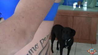 Inked Babe A Cleo maith a thabhairt ar láimh ag cabhrú nuair a dick mór a riachtanais a scaoileadh strus, fiú níos mó má bhí sí is féidir a fháil cum te gach cearn a tits! Mar sin, deas! Iomlán Video &amp;amp; Gach A Cleo @ ItsCleoLive.com!