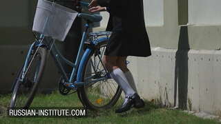 Mlada studentica želi više od svog učitelja Mlada studentica želi više od svog učitelja