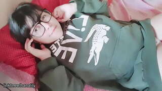 Jugendlich Meedchen beréieren Hir Muschi