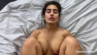 Daha Derin Penetrasyon İçin Bacaklarını Başının Üzerine Sıkıştırmak