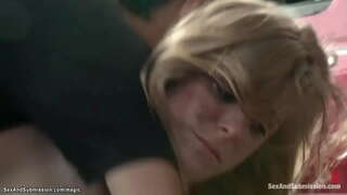 سکسی ورزش ها پنی صلح بازدیدکننده داشته است مکانیک دیوانه تامی تپانچه او در درمانگر ملاقات کرد اما او او غلبه و با خروس بزرگ در سراسر فروشگاه خود را