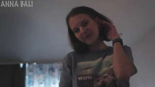 Ech wëll ausziehen mäi Höschen, wann mein Stiefbruder observéiert