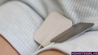 ̞�모와 그녀의 속옷 여자 만족하는 각 기타