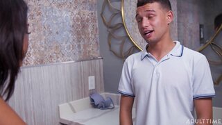 Wien Schwaarz-Gefaange Äre Kolleeg Flippte Aus mat Hire Moms Bra!!!