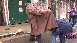 ���ხელი Milfs მოხვდა ქუჩებში მძივები New Orleans